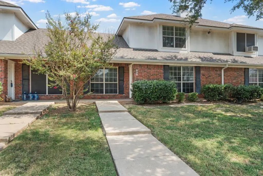 809 Chambers Creek, Hewitt