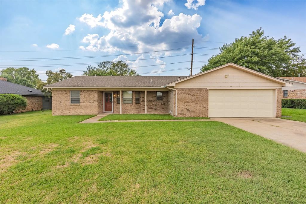 5708 Lynn Street, Greenville