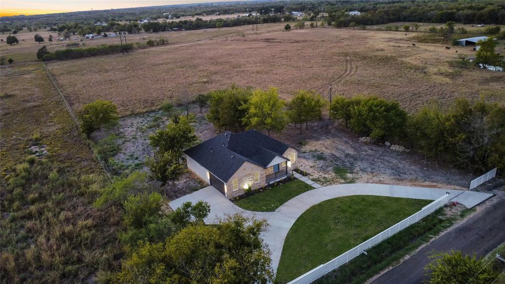 19412 County Road 4043, Kemp
