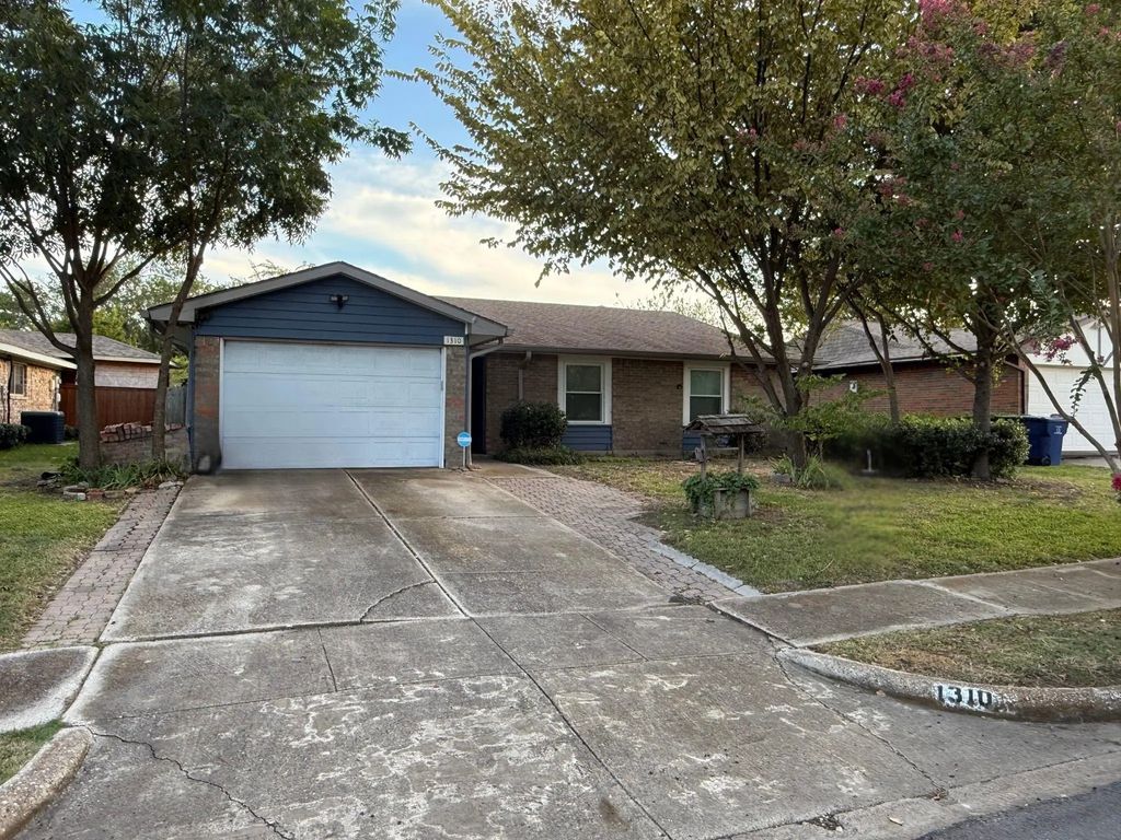 1310 Whiteoak Drive, Garland