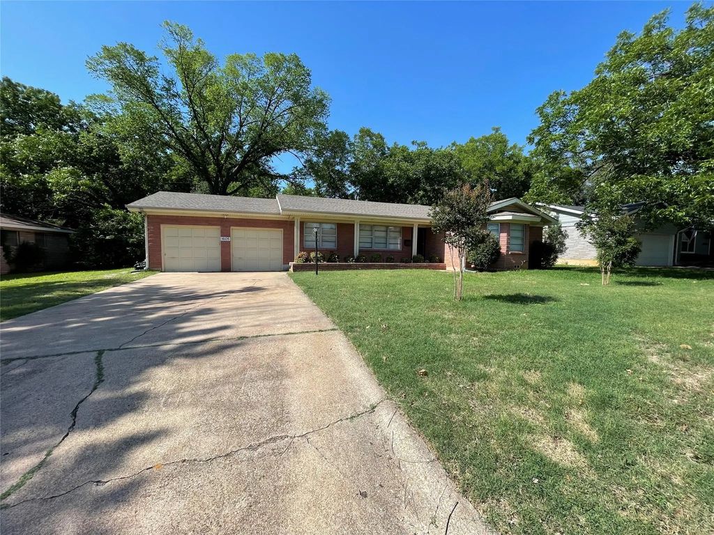 1605 White Way Drive, Arlington
