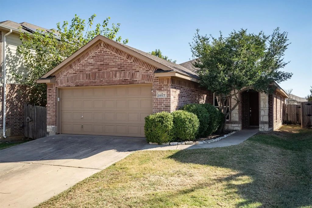 5817 Parkview Hills Lane, Fort Worth