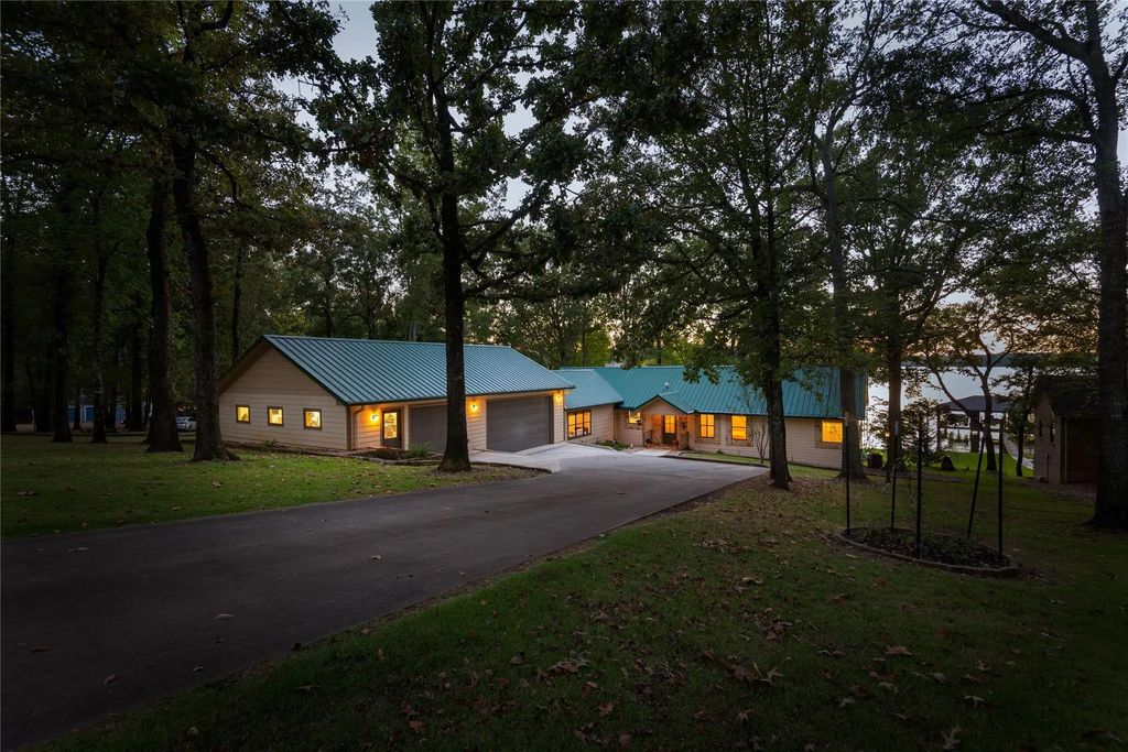 560 Private Road 52444, Leesburg