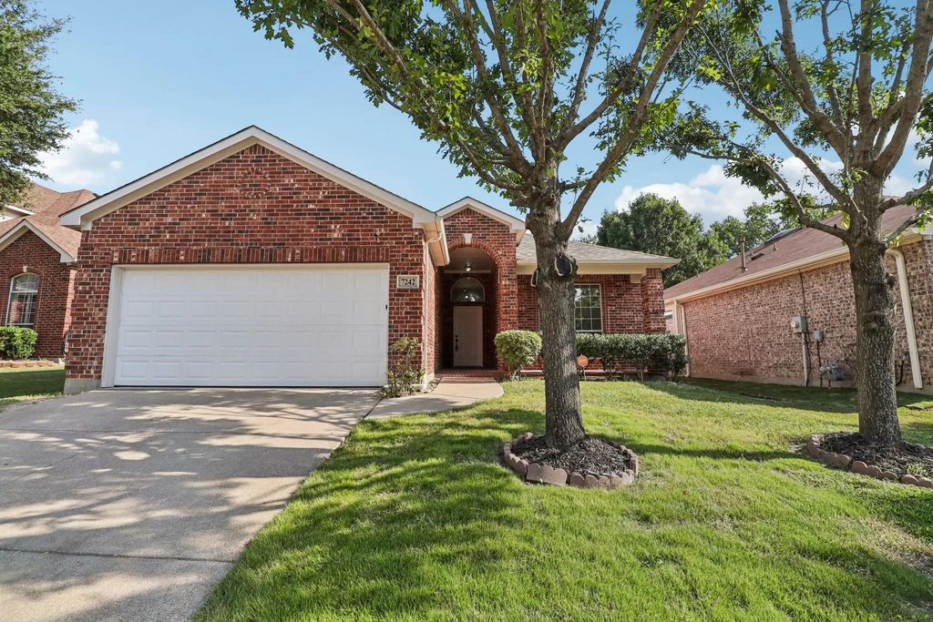 7242 Summit Parc, Dallas