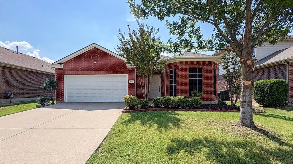 2024 Haylee Drive, Fort Worth