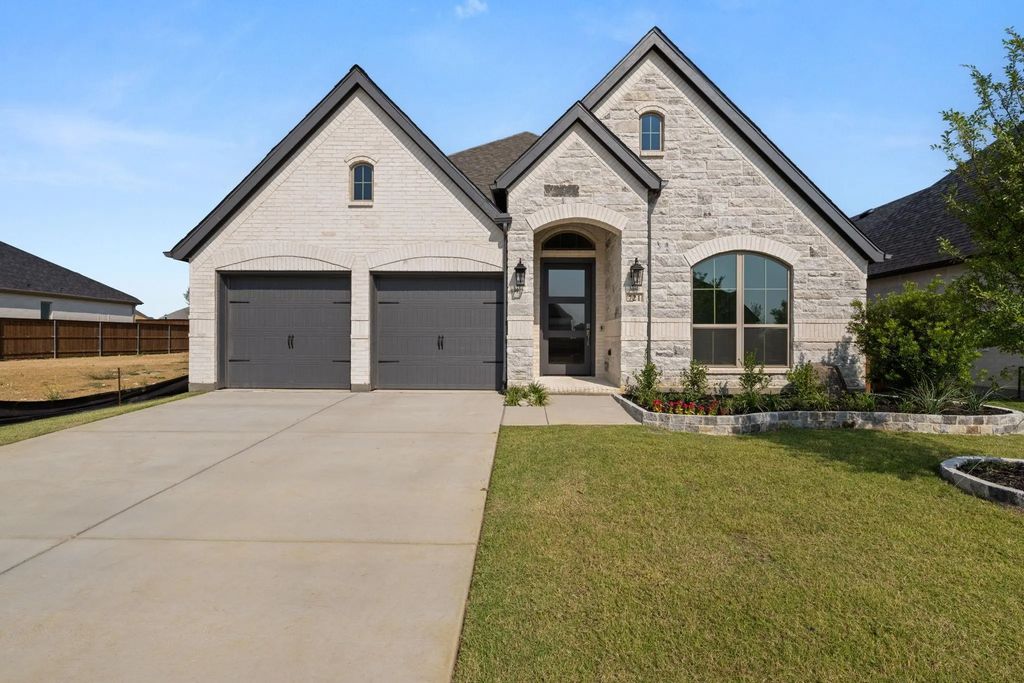 721 Running Iron Trail, Mansfield