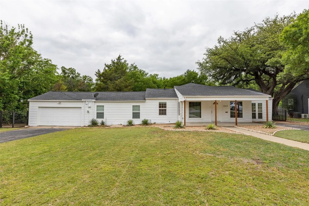 1909 Bluebonnet Drive, Fort Worth