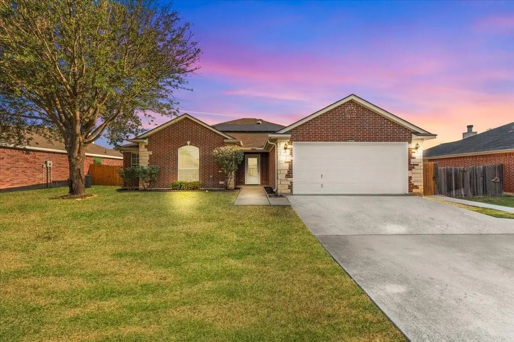 815 Wandering Court, Granbury