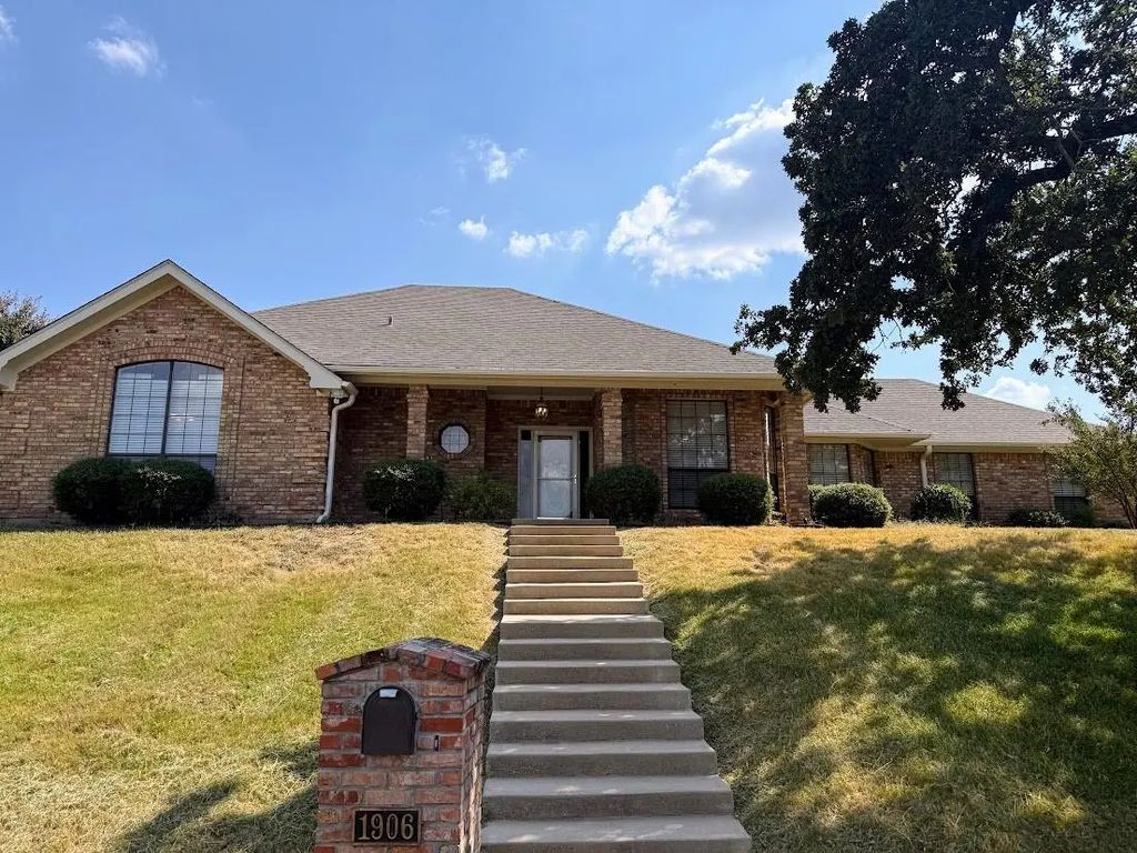 1906 Country Brook Drive, Weatherford