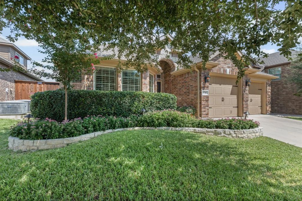 5716 Diamond Valley Drive, Fort Worth