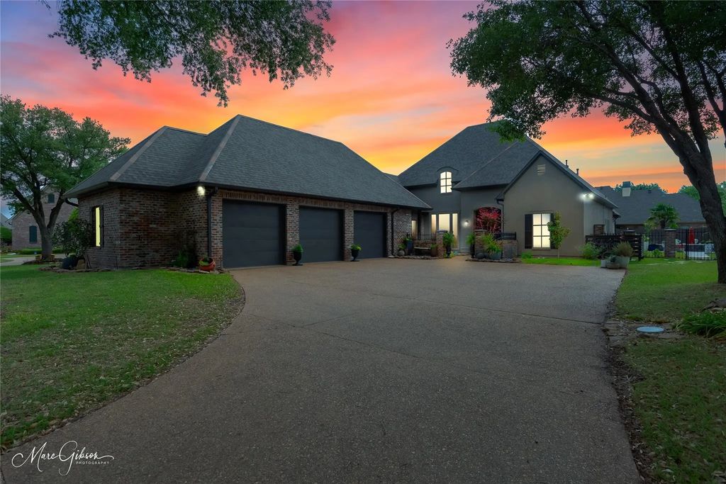 203 Evangeline Walk, Bossier City