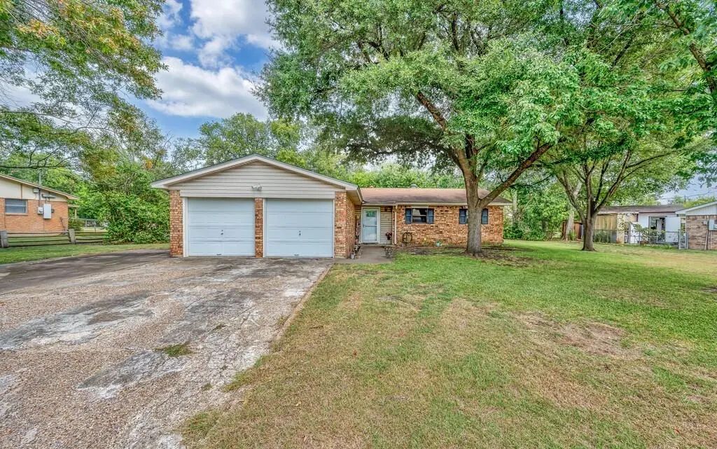 112 New Acres Drive, Hewitt