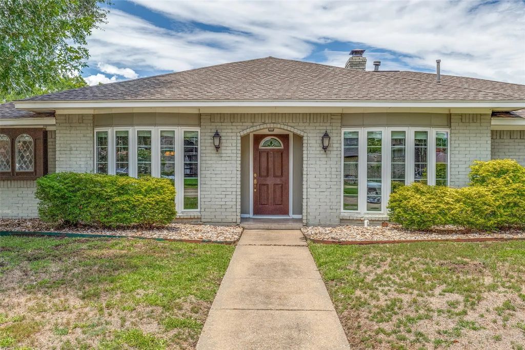 1020 Nottingham Drive, Carrollton