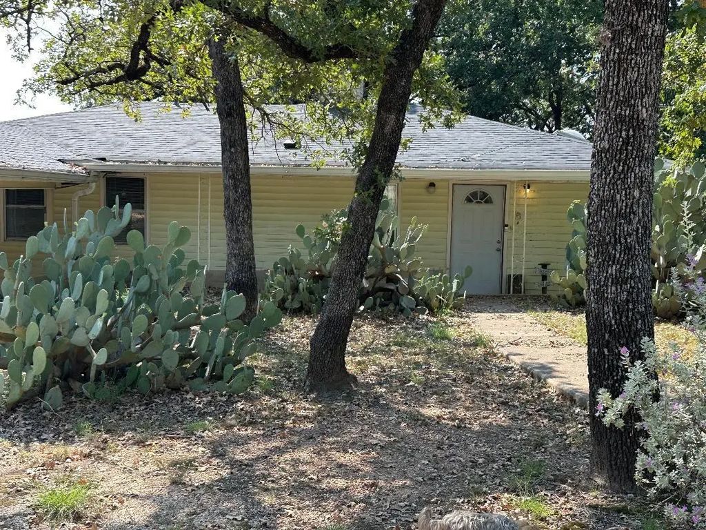121 Easy Street, Whitney
