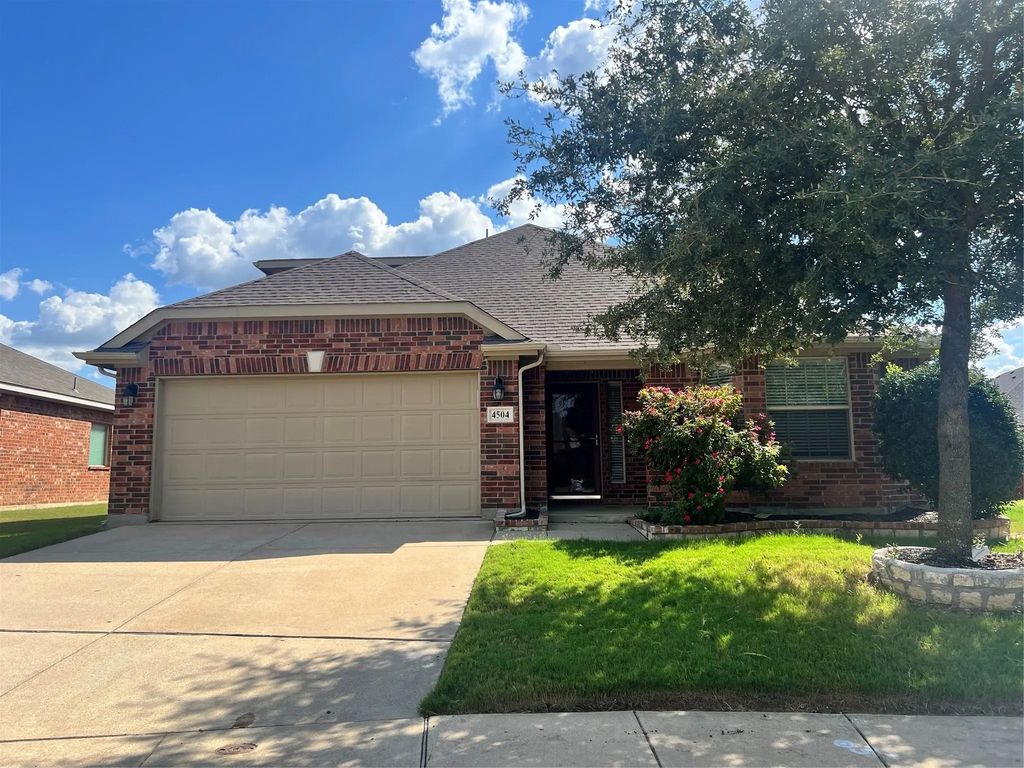 4504 Red Robin Court, Fort Worth