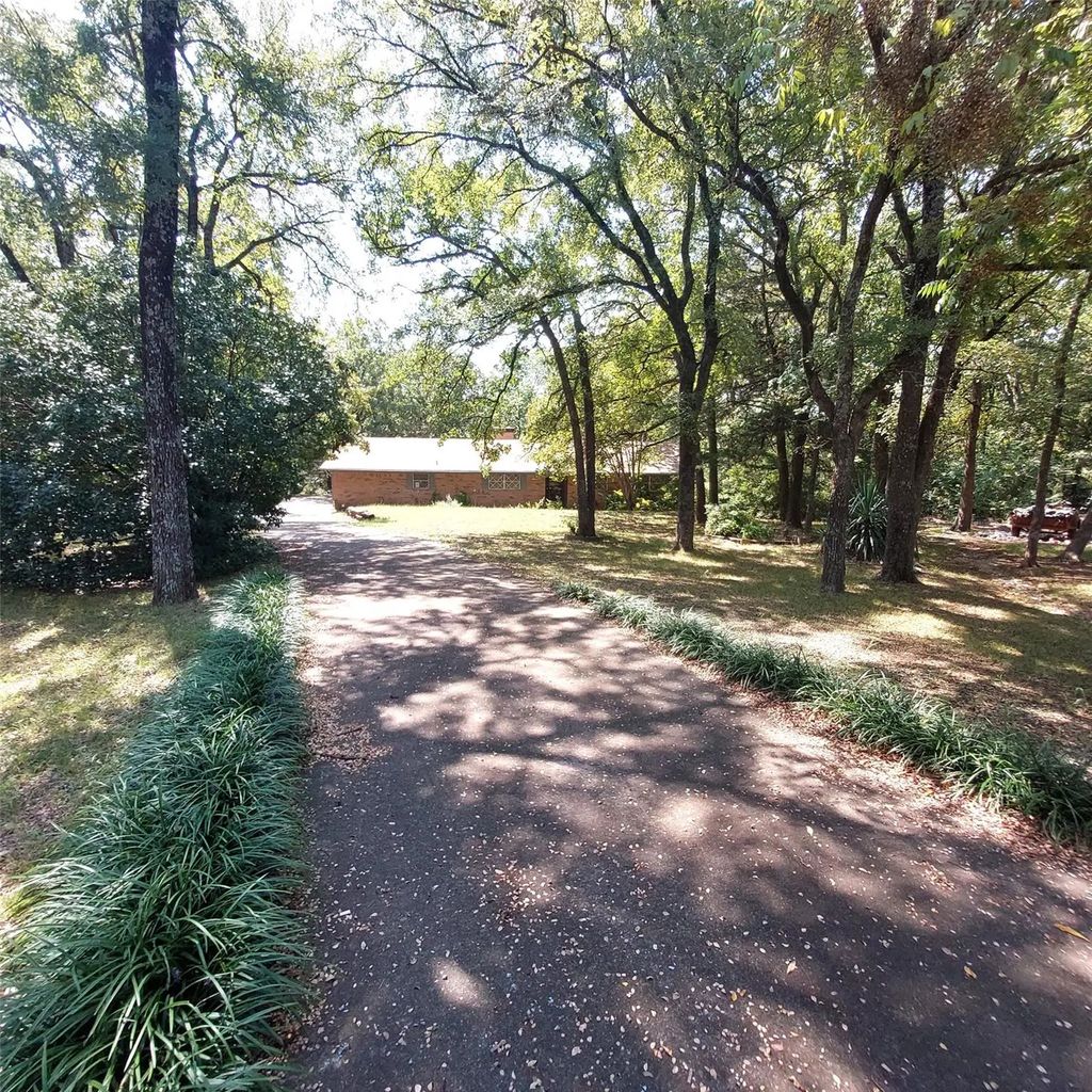 413 Rolling Acres Road, Denison