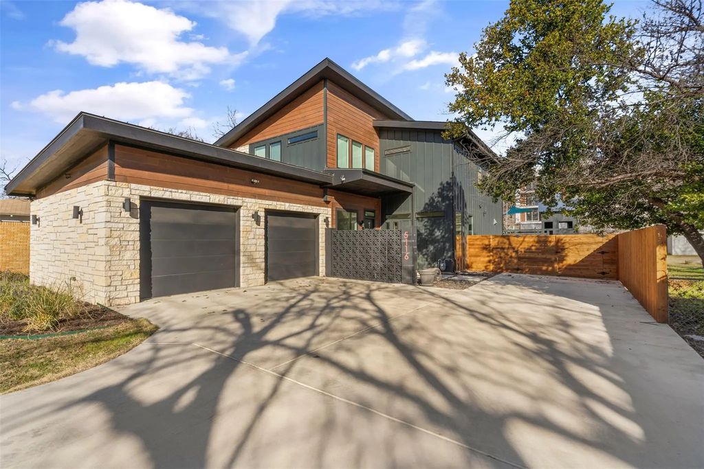 5116 Red Bud Lane, Fort Worth