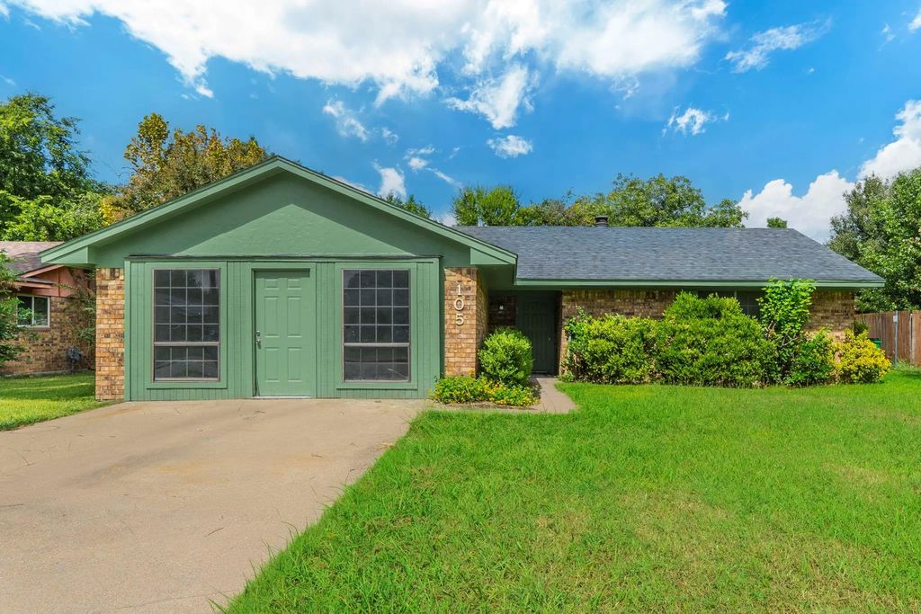 105 Briar Lane, Waxahachie