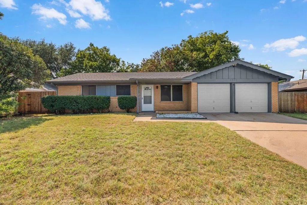 1337 Harrison Lane, Hurst