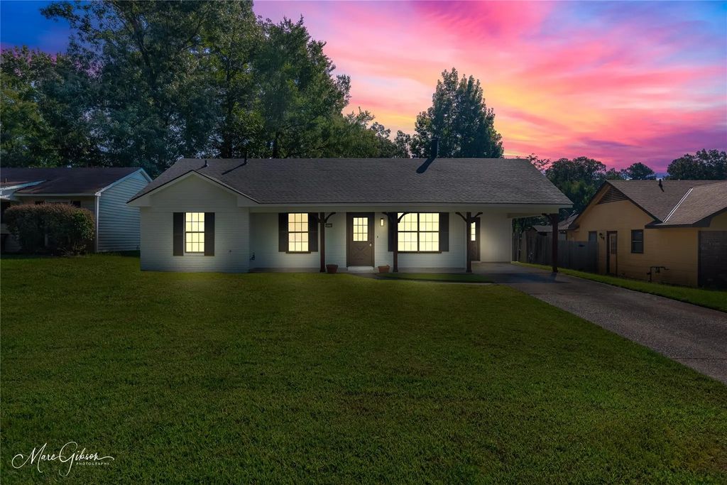 8819 W Saint Helens Drive, Shreveport