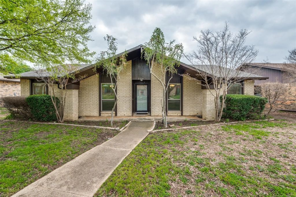 2214 Grapevine Lane, Carrollton