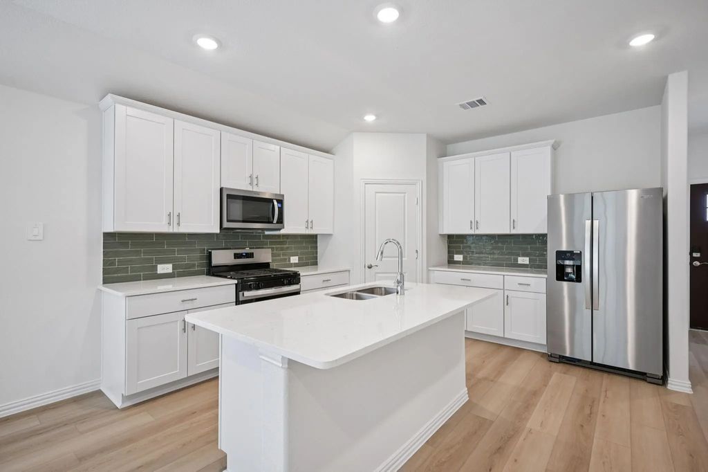 2125 Mustang Way, Seagoville