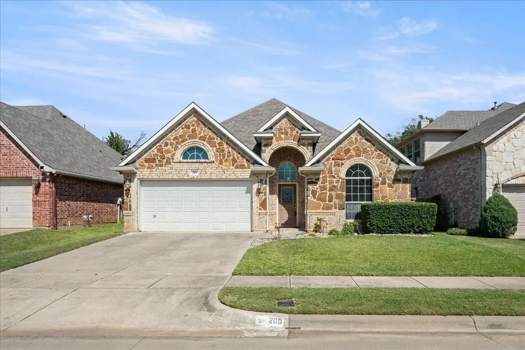 209 Edinborough Drive, Euless