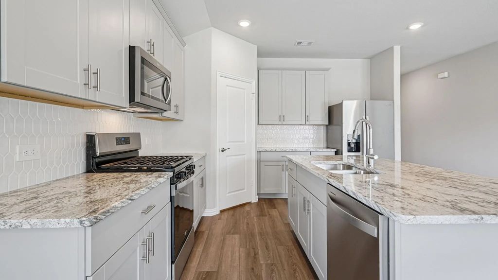 2121 Mustang Way, Seagoville