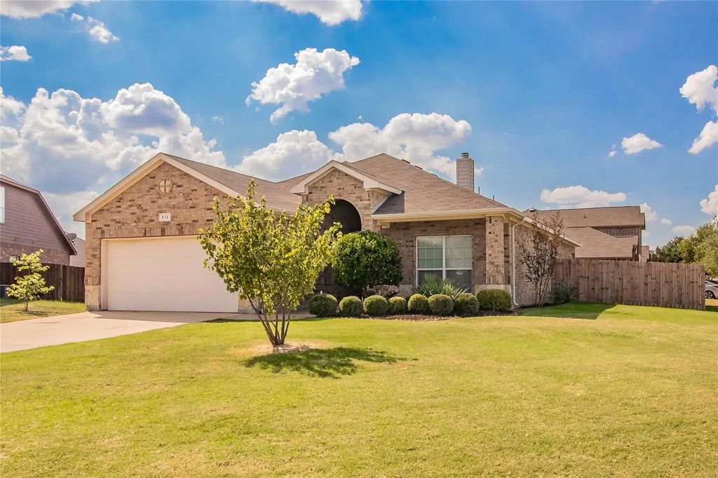 812 Olive Court, Burleson