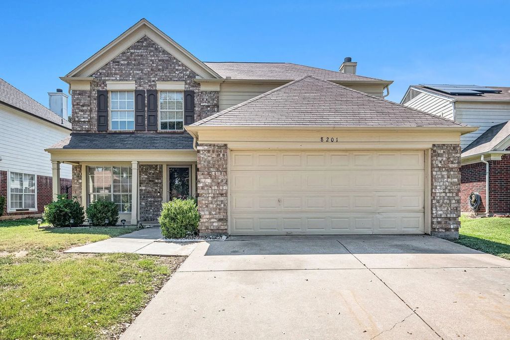 8201 Cloverglen Lane, Fort Worth