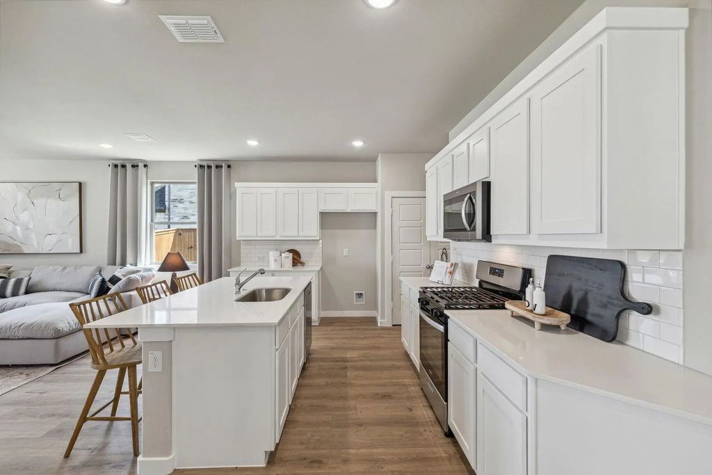 405 Rockstream Drive, Lavon