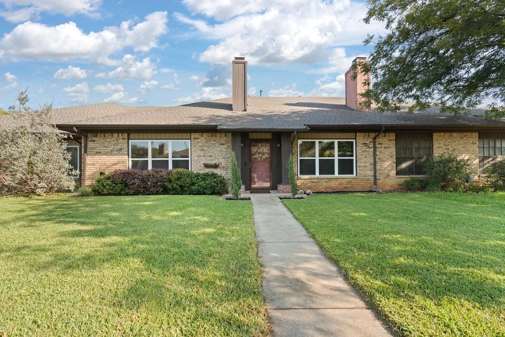 2025 Brookside Drive, Grapevine