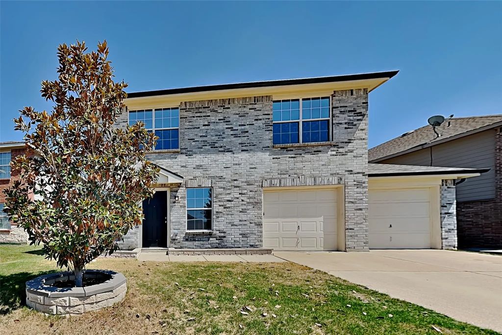8532 Star Thistle Drive, Fort Worth