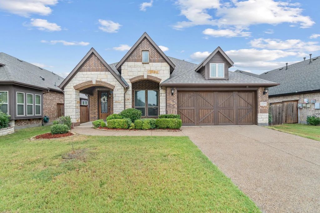 1609 Emerald Tree Place, Aubrey