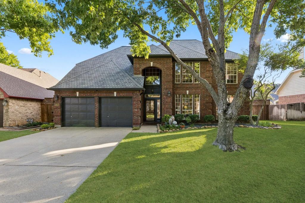1917 Waterford Drive, Grapevine