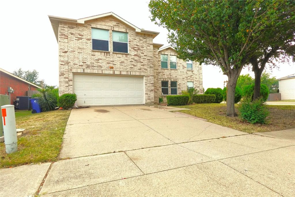 1329 Anna Lea Lane, Burleson