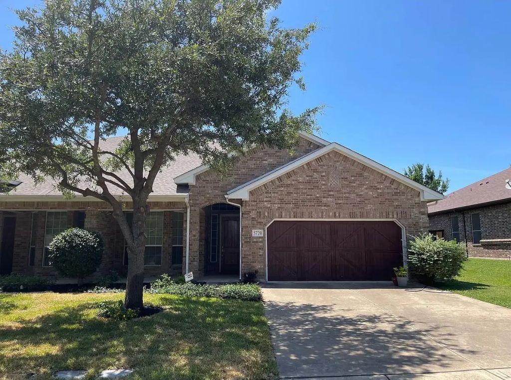 5720 Ridgerock Road, Fort Worth