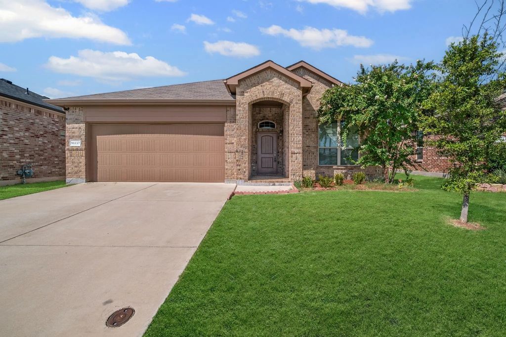 10237 Little Falls Trail, Fort Worth