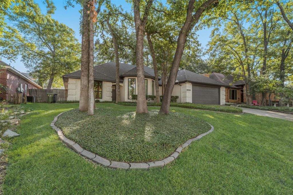 1024 Woodbriar Drive, Grapevine