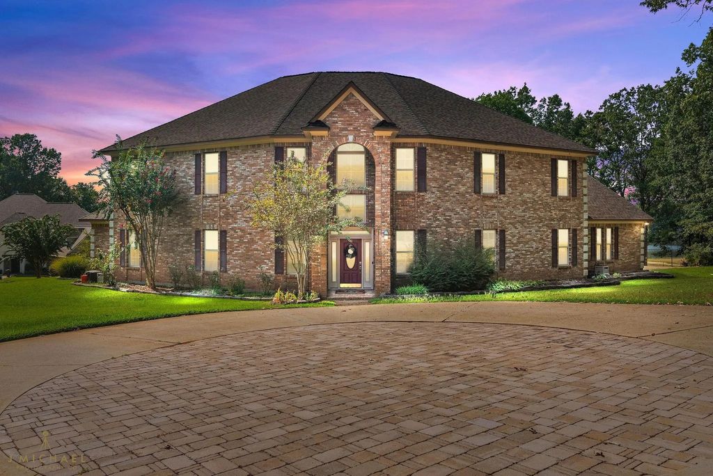 135 Oak Leaf Trail, Benton