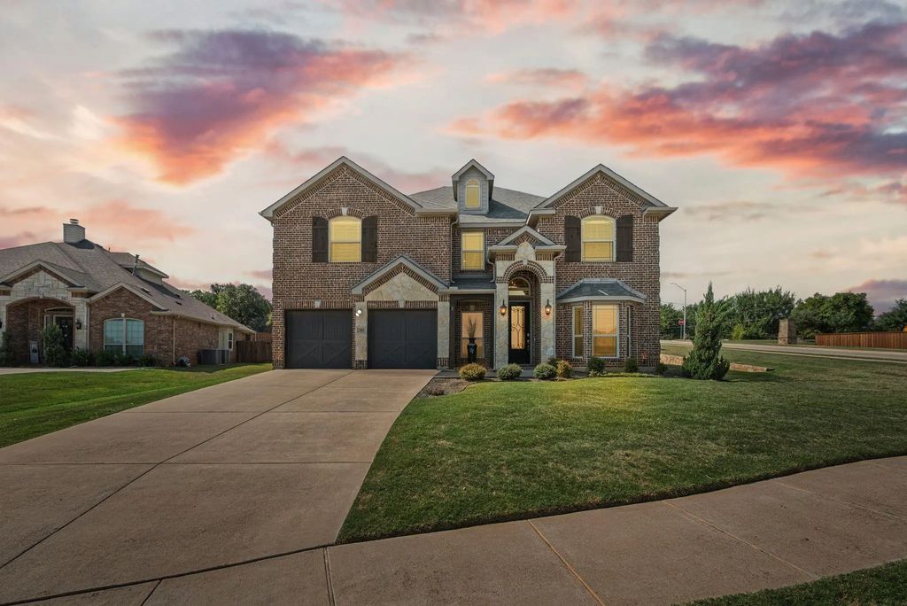 203 Chateau Avenue, Kennedale