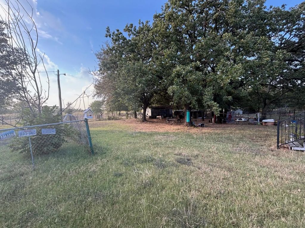 976 Country Road 3840, Bridgeport