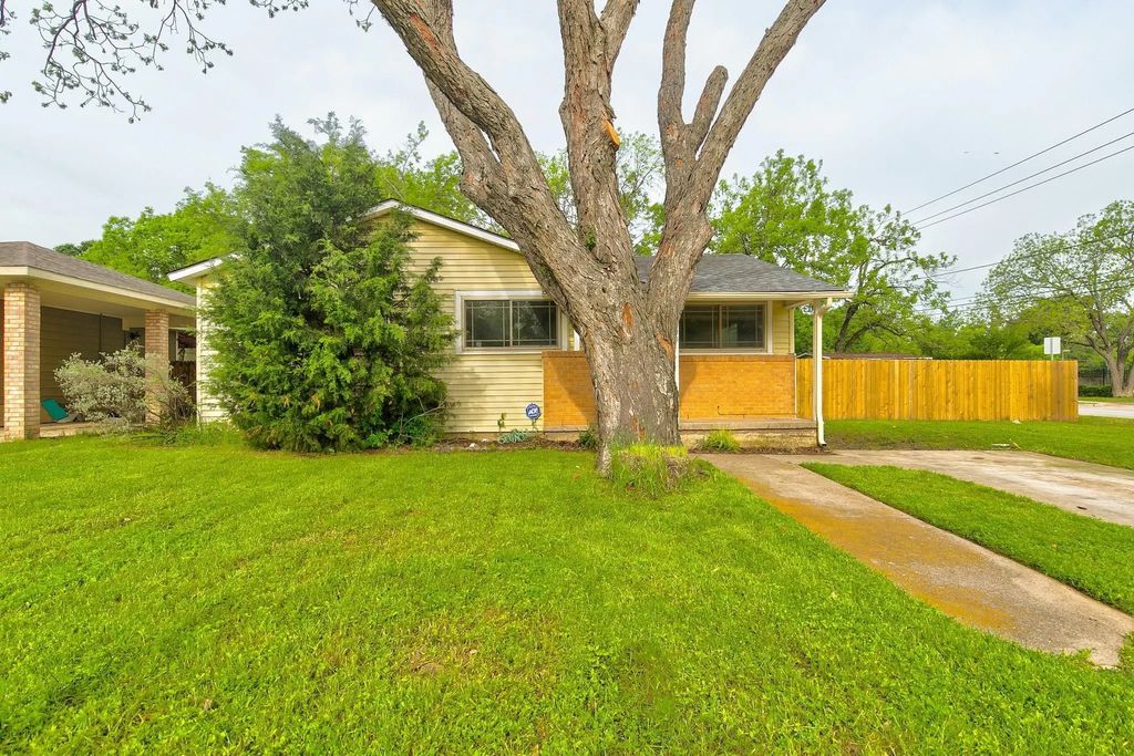 1300 Bennett Drive, Arlington