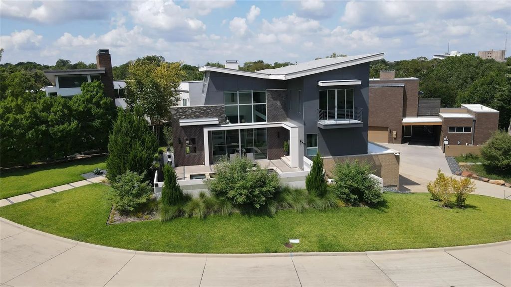 727 Kessler Woods Trail, Dallas