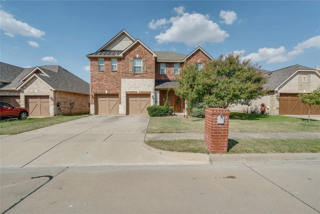 601 Port Royale Way, Euless