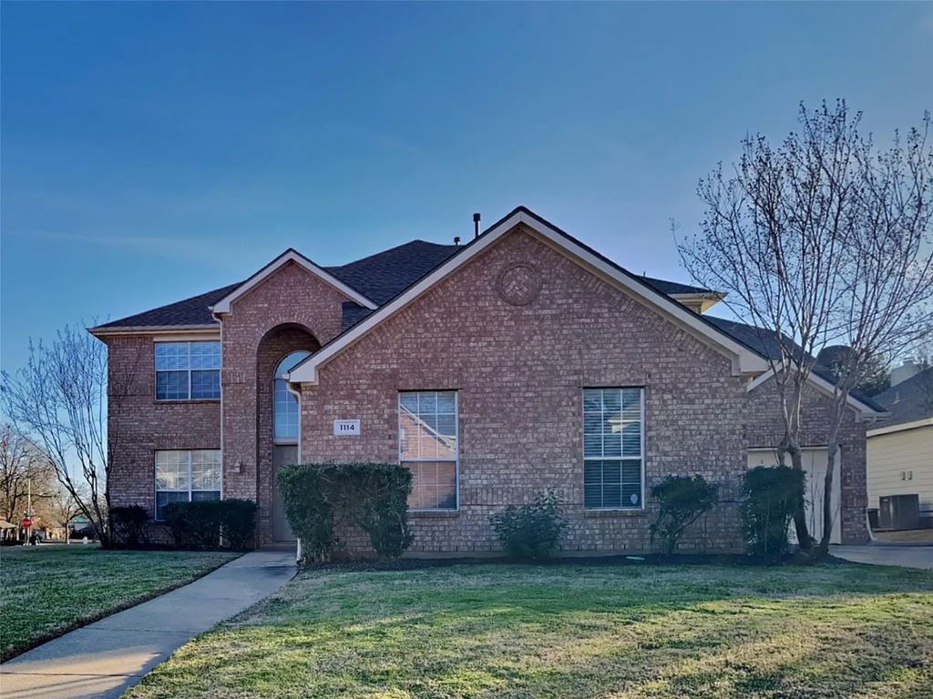 1114 Huntington Trail, Mansfield
