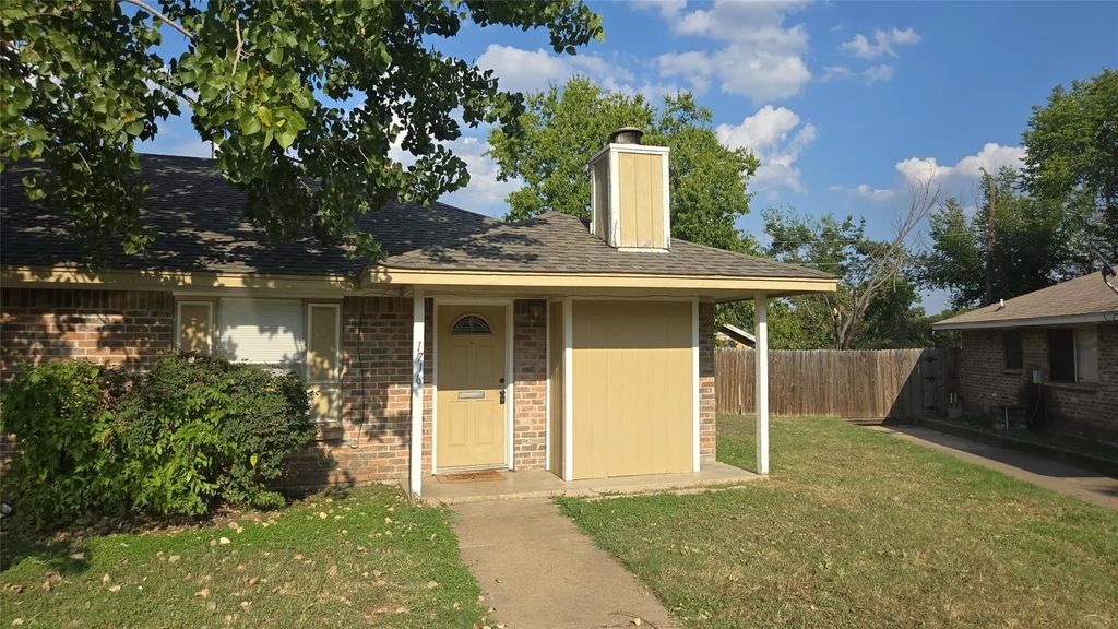 1716 Windsong Lane, Irving