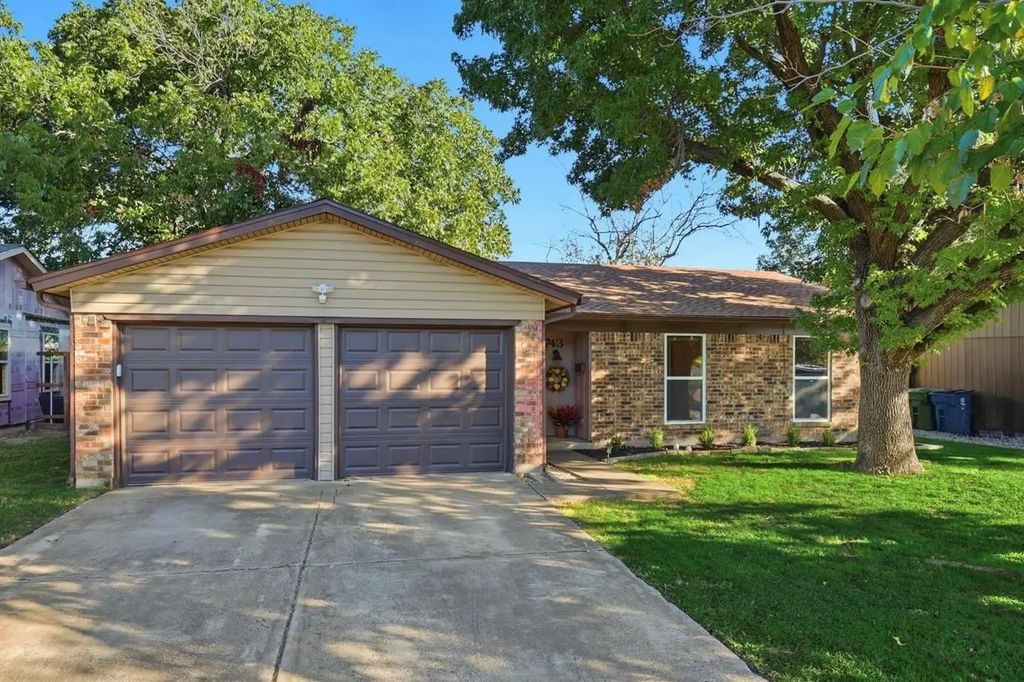 743 Idlewilde Drive, Lewisville