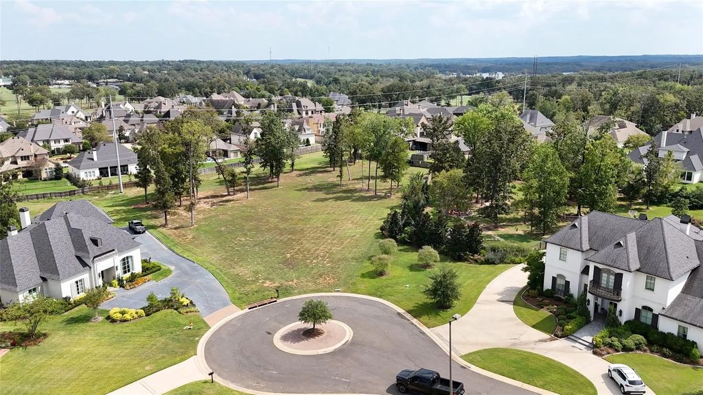 Carmen's Court, Shreveport