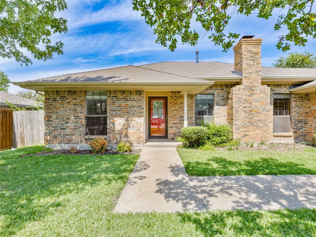 705 Oak Lane, Grapevine